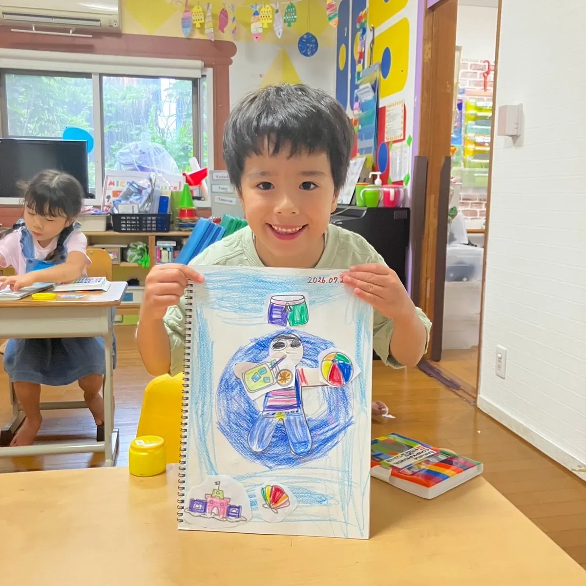 目黒区八雲のバイリンガル保育園SVAで先生と一緒に学ぶ園児